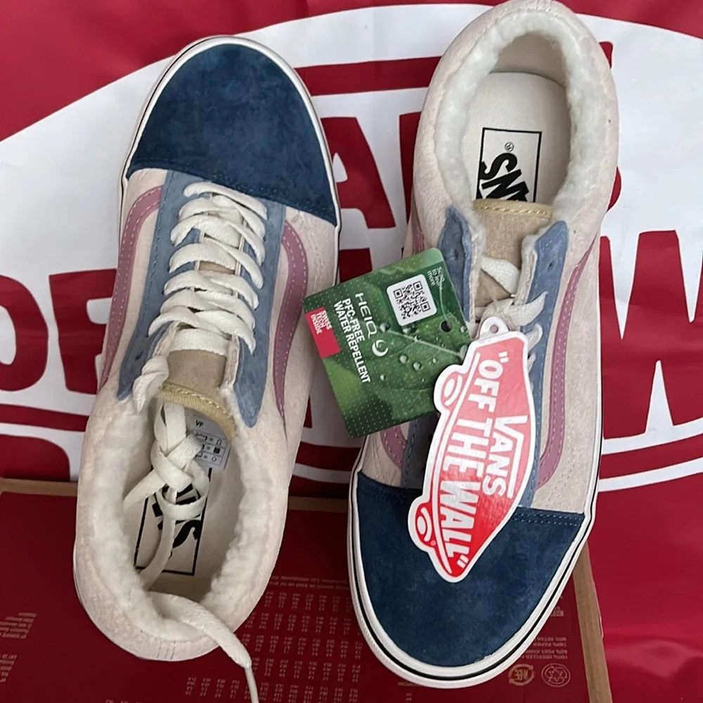 Vans Old Skool Stacked
Pig Suede/Sherpa Multi Co
VNOA7Q5MMUL
WMNS Platforms - Picture 13 of 16